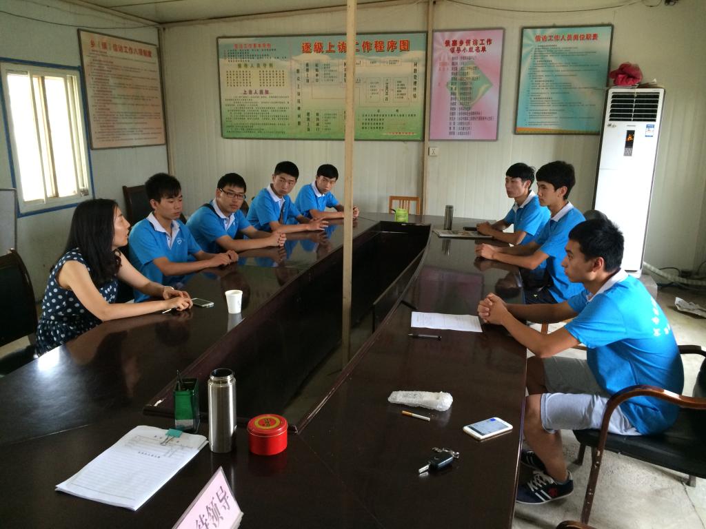 共青团二七区委牛真书记在对同学们的实践活动提出要求