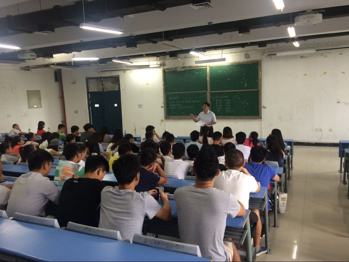 刘永祥副经理做实习安排