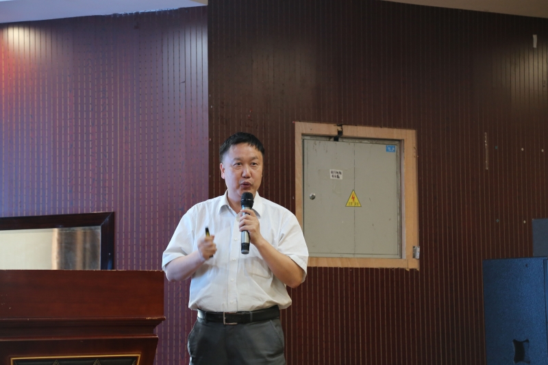 黄炎坤教授作报告