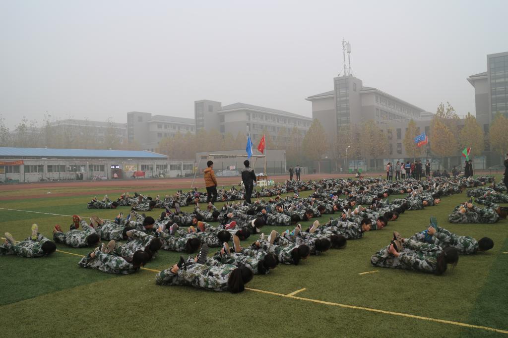 学员们集体受罚