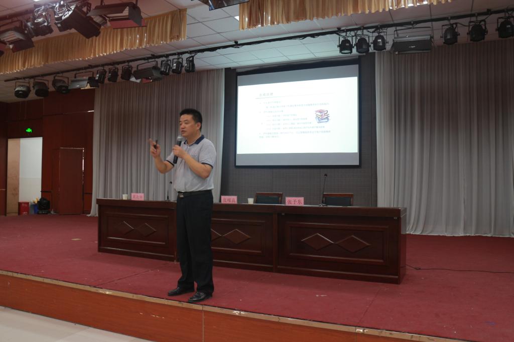 六合集团郑州分公司 张予东总经理 为全体新生作报告