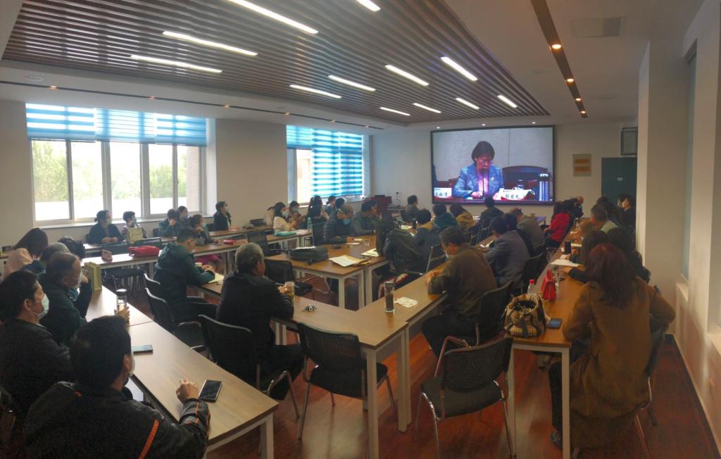 全体教师观看专家反馈意见视频